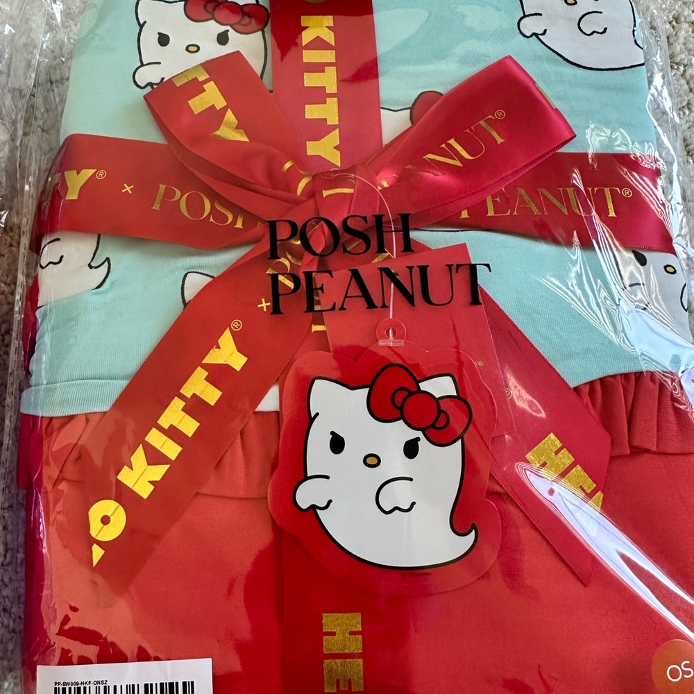 Brand new posh peanut hello kitty Halloween